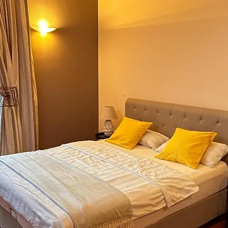 With Terrace And Garden Close To Vienna Villa *