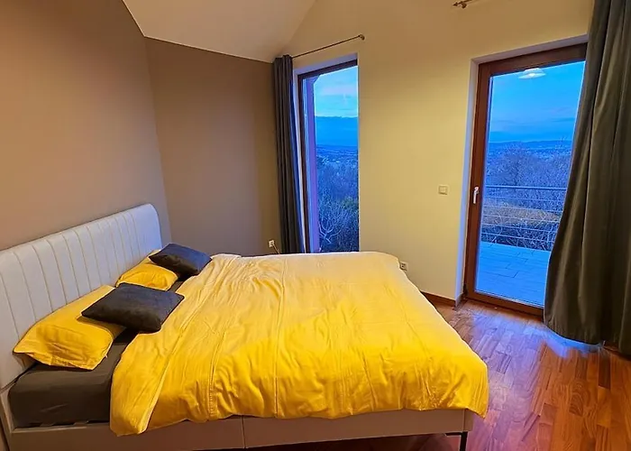 Villa With Terrace And Garden Close To Vienna